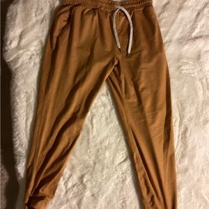 Women’s super comfy pants great for relaxing and are brand new without tags.